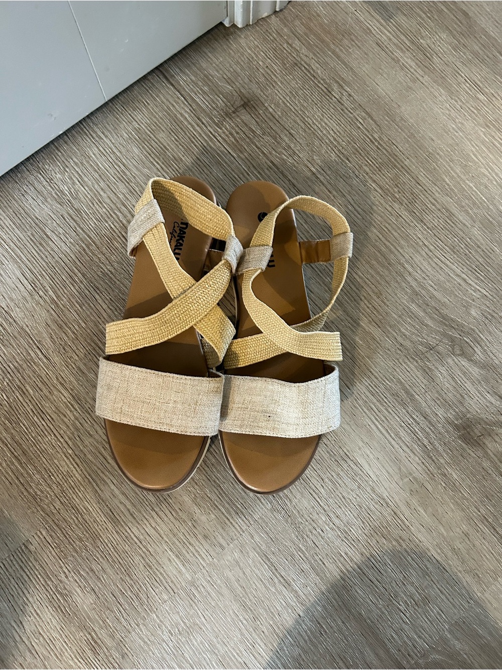 Neutral Crisscross Strap Women's Sandals in Beige